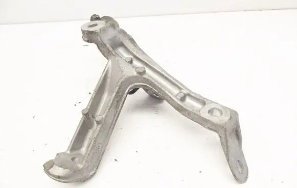 Nissan Qashqai+2 Gearbox mounting bracket