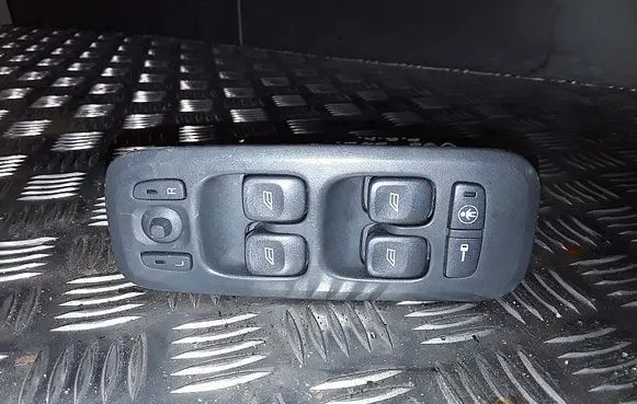 Volvo V70 Electric window control switch 8682949