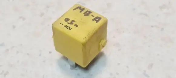 Mercedes-Benz A W169 Other relay A0025421419 V23134A52X335