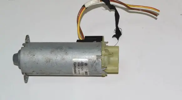 Volkswagen PASSAT B6 Seat adjustment motor 198396103 0130002531