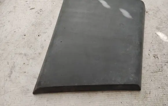 Rear fender molding trim