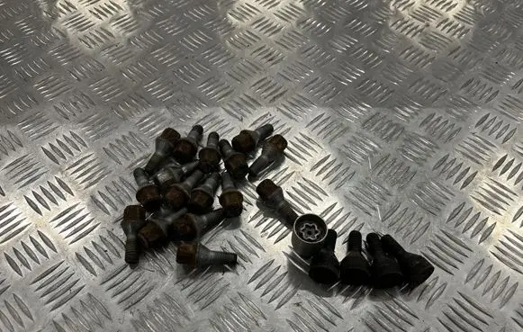 Nissan Juke II F16 Anti-theft wheel nuts and lock PU14811