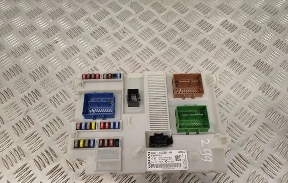 Volvo V60 Fuse module 31327995
