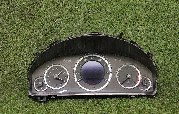 Mercedes-Benz E W212 Speedometer (instrument cluster) A2129001014 A2129013402