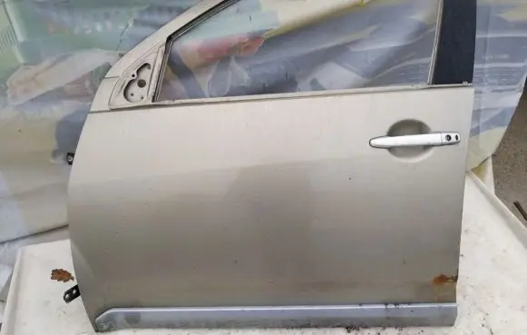Mitsubishi Outlander Front door