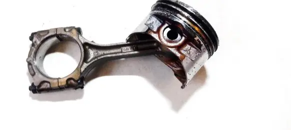 Mitsubishi Colt Piston with connecting rod