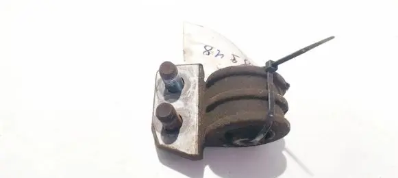 Volvo XC90 Engine mount bracket
