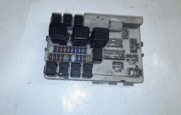 Nissan Murano Z50 Fuse module 284B7CD710 5A17