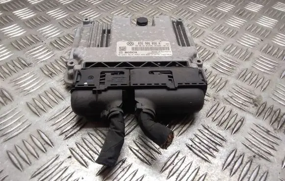 Volkswagen Touran I Engine control unit/module 03G906056A 0281014682