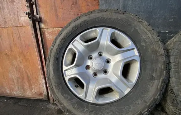 Ford Ranger R17 alloy rim EB3C1007EZA