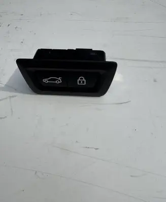BMW X3 G01 Tailgate/boot open switch button 9275121