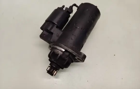 Volkswagen Golf IV Starter motor 02M911023A