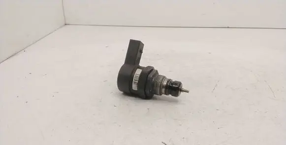 BMW 5 E60 E61 Fuel pressure regulator 0281002481 10580201 180203