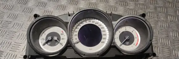 Mercedes-Benz CLS C219 Speedometer (instrument cluster) A2189005503