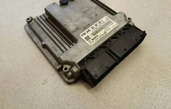 Seat Leon (5F) Engine control unit/module 04L907309B 0281018510