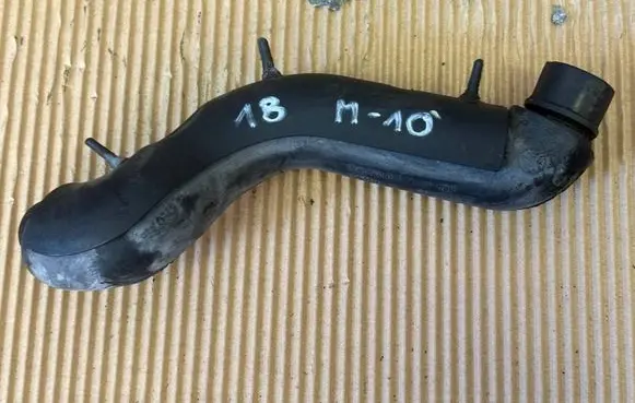 Mercedes-Benz B W245 Breather/breather pipe/hose A6400101182
