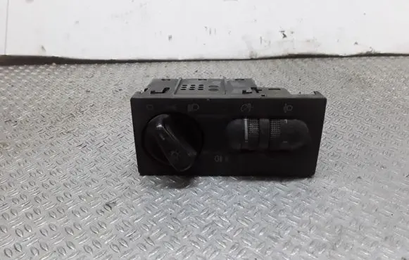 Volkswagen Golf III Light switch 1H6941531