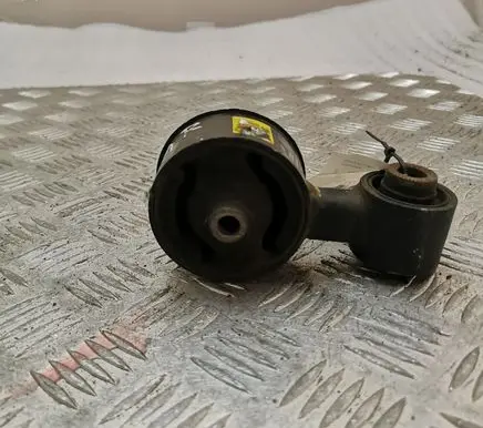 Hyundai Santa Fe Engine mount bracket 21982S1000