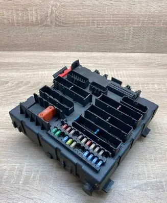 Opel Vectra C Fuse module 13189921 460023260