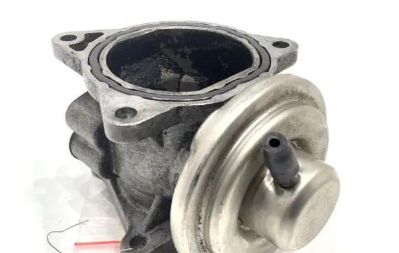 Volkswagen PASSAT B6 EGR valve 038129637D