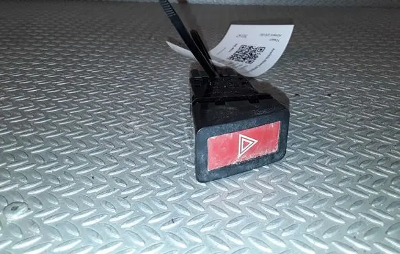 Nissan Almera N16 Hazard light switch