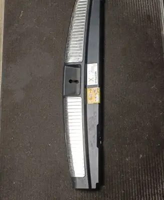 Mercedes-Benz ML W164 Trunk/boot sill cover protection A1646900141