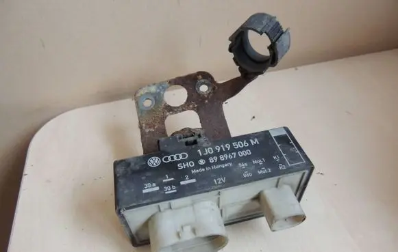 Seat Ibiza III (6L) Coolant fan relay 1J0919506M 898967000