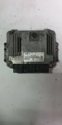 Ford Focus Engine control unit/module 8M5112A650LB 0281011701