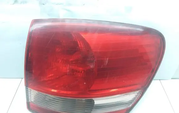 Toyota Avensis Verso Rear/tail lights E137652