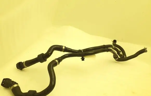 Volvo XC40 Engine coolant pipe/hose 32138736