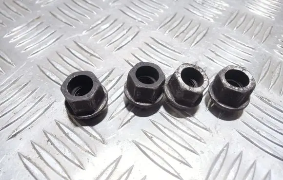 Opel Astra J Nuts/bolts 