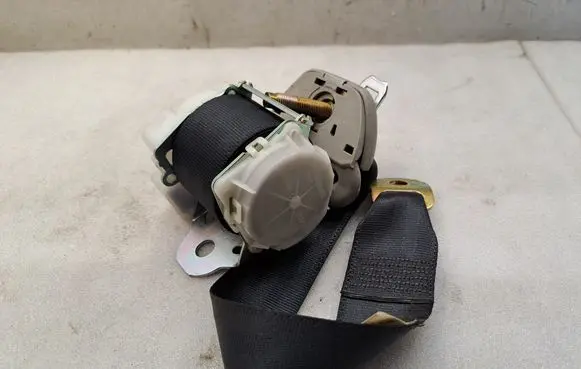 Toyota Corolla Verso AR10 Third row seat belt 735700F010C0 H073818