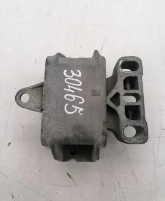 Engine mount bracket
