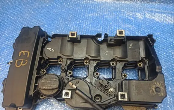 Mercedes-Benz C W203 Rocker cam cover A2710100530