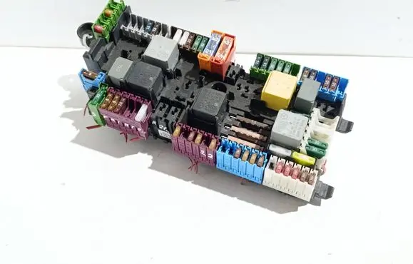 Mercedes-Benz Sprinter W907 W910 Fuse module A9075450100