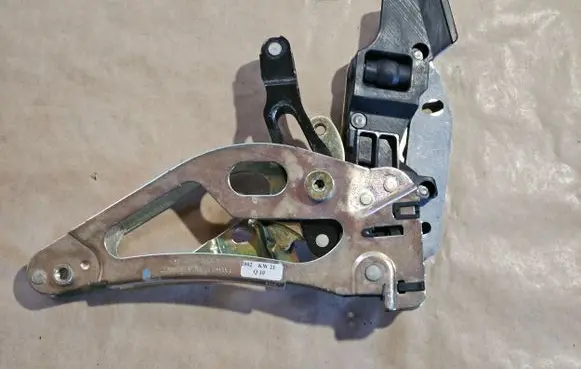 Mercedes-Benz SL R230 Convertible roof lock/latch 2307900471 DC2307900471 A2307900471