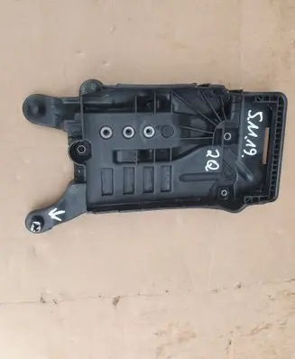 Volkswagen Polo VI Battery bracket 2Q0915331