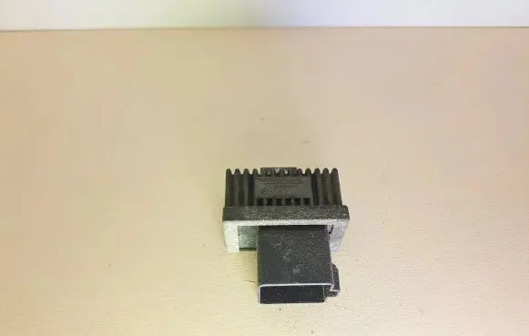 Renault Trafic II (X83) Glow plug pre-heat relay 7700115076