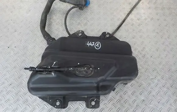 Mercedes-Benz Vito Viano W447 AdBlue liquid reservoir 0444040005