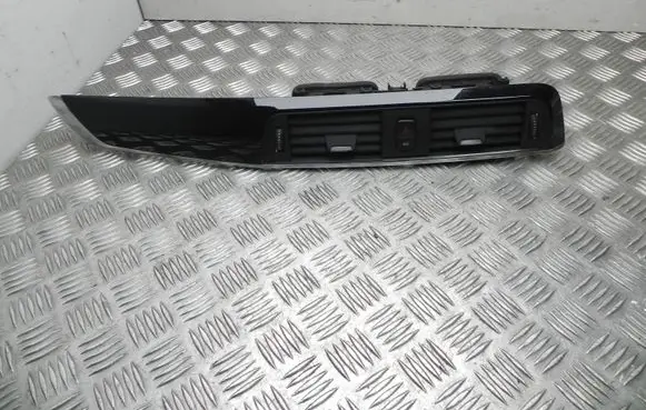 Rear air vent grill