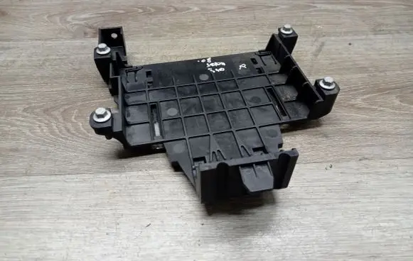 Volvo XC70 Engine control unit holder 6G9N17108A 30729835