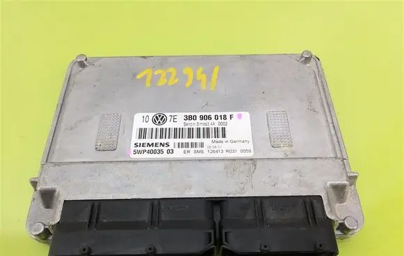 Volkswagen PASSAT B5.5 Engine control unit/module 3B0906018F