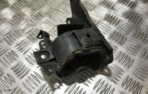 Engine mount bracket