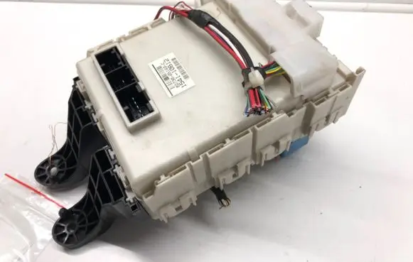 Toyota Avensis T270 Fuse box set 82730-05140-C