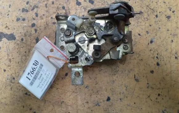 Opel Kadett E Front door lock