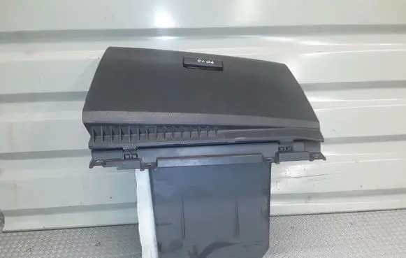 Nissan Tiida C11 Glove box