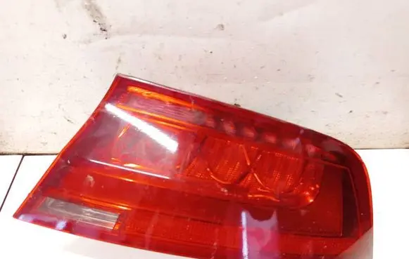 Tailgate rear/tail lights