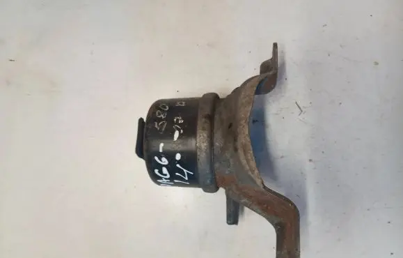 Volvo S80 Engine mount bracket 30636633
