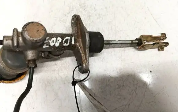 Master brake cylinder