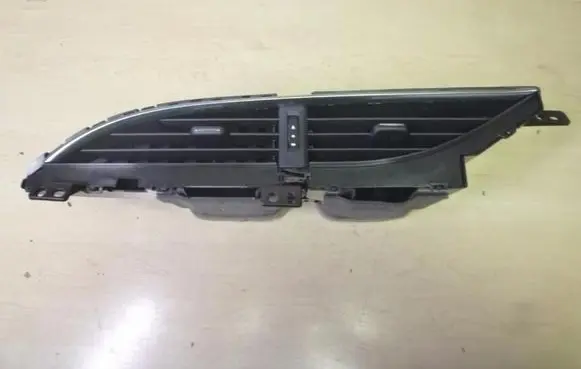 Toyota Yaris Dash center air vent grill 556700D25070 I1235
